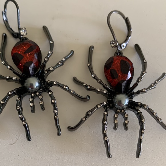 Betsey Johnson Spider Earrings - Picture 4 of 8